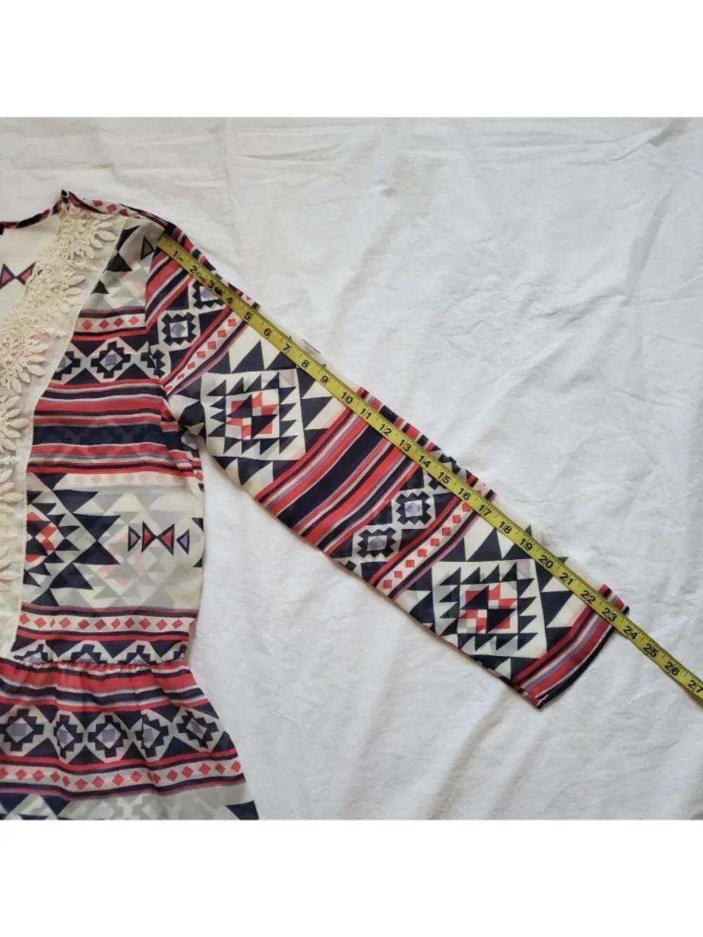 Signature Studio Women's Aztec Print White Lace V-Neck Peplum Hem Blouse Medium - Picture 10 of 11